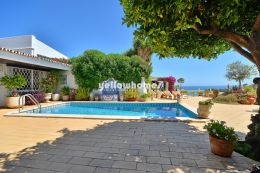 Toplage: Villa mit herrlichem Meerblick, grosser Terrasse und Pool in Albufeira